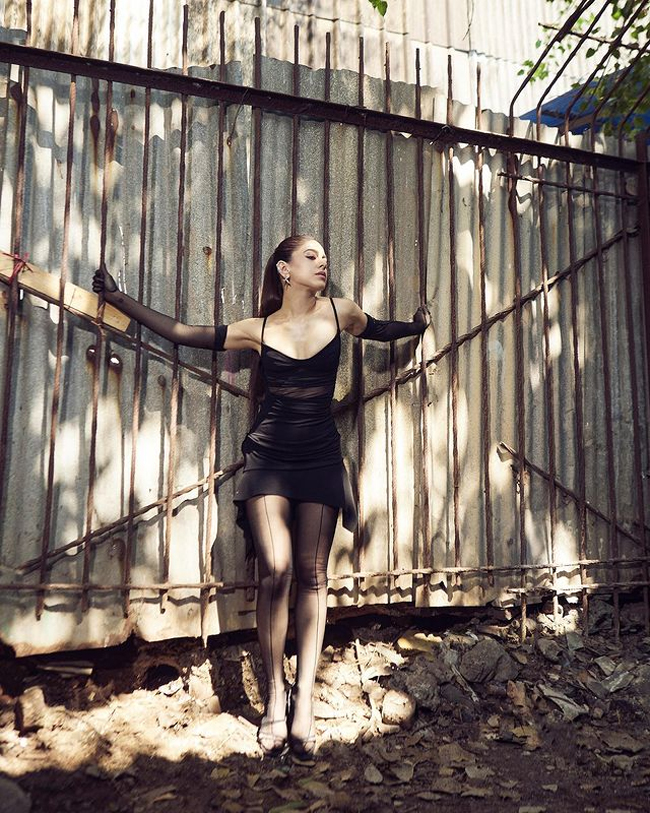 Staggering Poses Of Alaya F